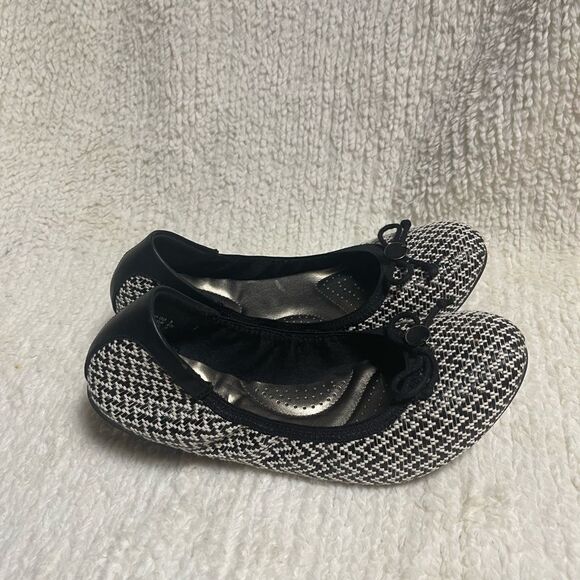 Dexflex comfort fabric woven black & white ballerina flats with bow accent SZ9 - Picture 3 of 10